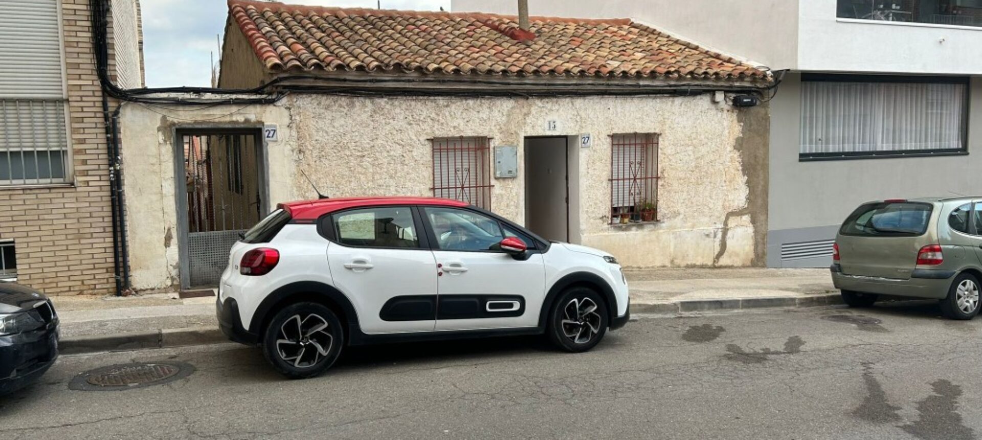 ZARAGOZA. CASA PARCELA EN VENTA EN EL BARRIO DE VALDEFIERRO