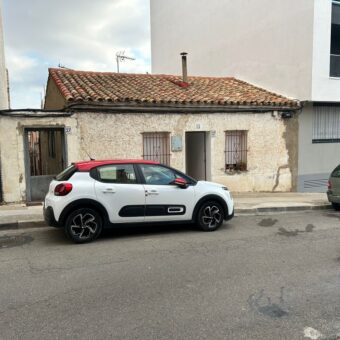 ZARAGOZA. CASA PARCELA EN VENTA EN EL BARRIO DE VALDEFIERRO