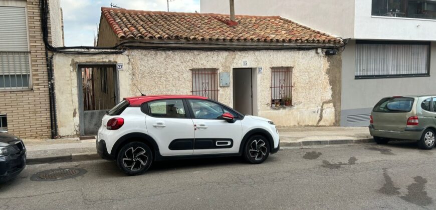 ZARAGOZA. CASA PARCELA EN VENTA EN EL BARRIO DE VALDEFIERRO