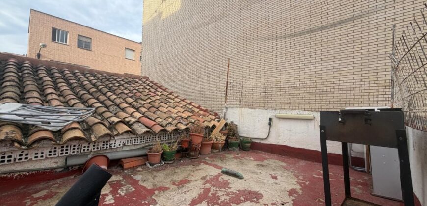 ZARAGOZA. CASA PARCELA EN VENTA EN EL BARRIO DE VALDEFIERRO