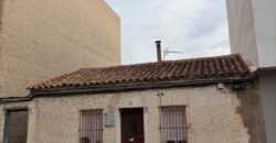 ZARAGOZA. CASA PARCELA EN VENTA EN EL BARRIO DE VALDEFIERRO