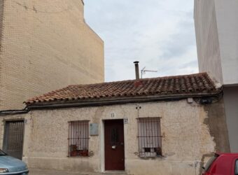 ZARAGOZA. CASA PARCELA EN VENTA EN EL BARRIO DE VALDEFIERRO