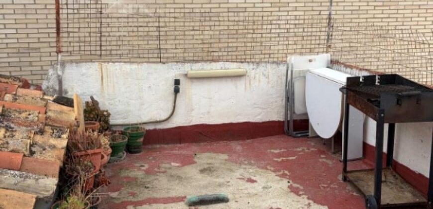 ZARAGOZA. CASA PARCELA EN VENTA EN EL BARRIO DE VALDEFIERRO