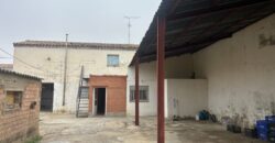 FRULA. CASA CON CORRAL EN VENTA