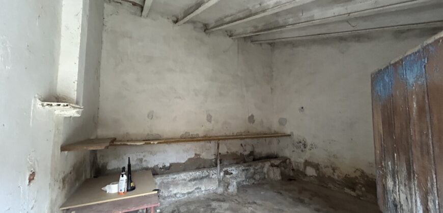 FRULA. CASA CON CORRAL EN VENTA