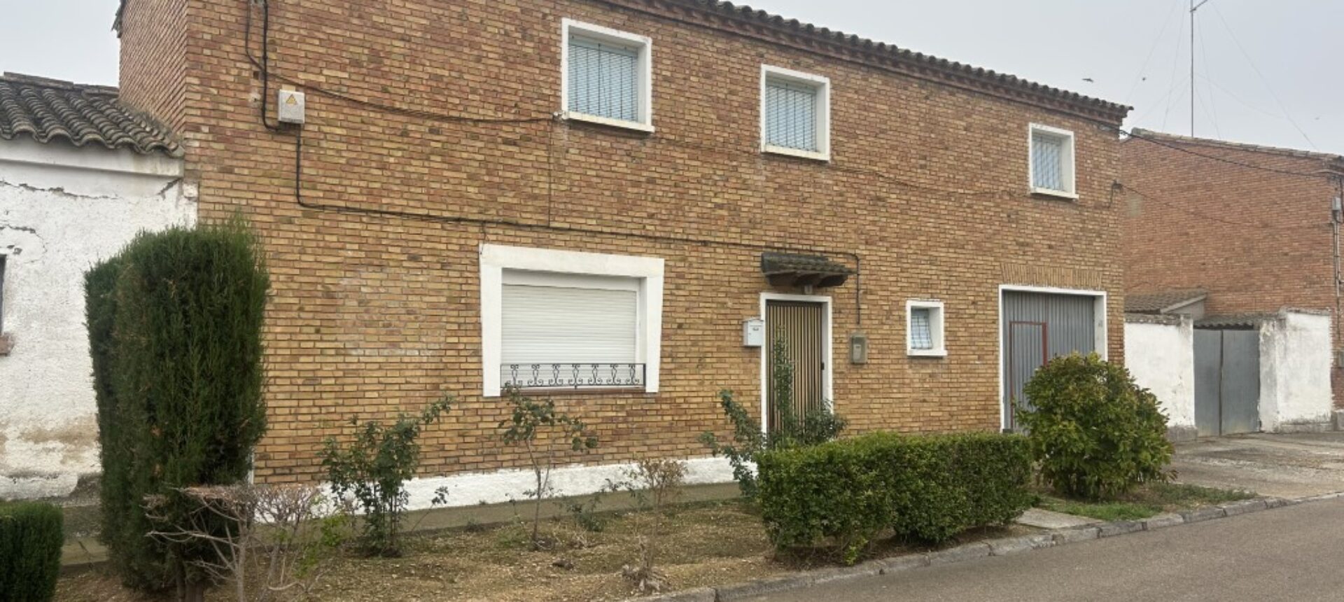 FRULA. CASA CON CORRAL EN VENTA