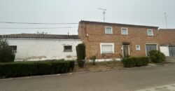 FRULA. CASA CON CORRAL EN VENTA