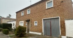 FRULA. CASA CON CORRAL EN VENTA
