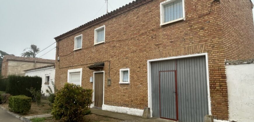 FRULA. CASA CON CORRAL EN VENTA