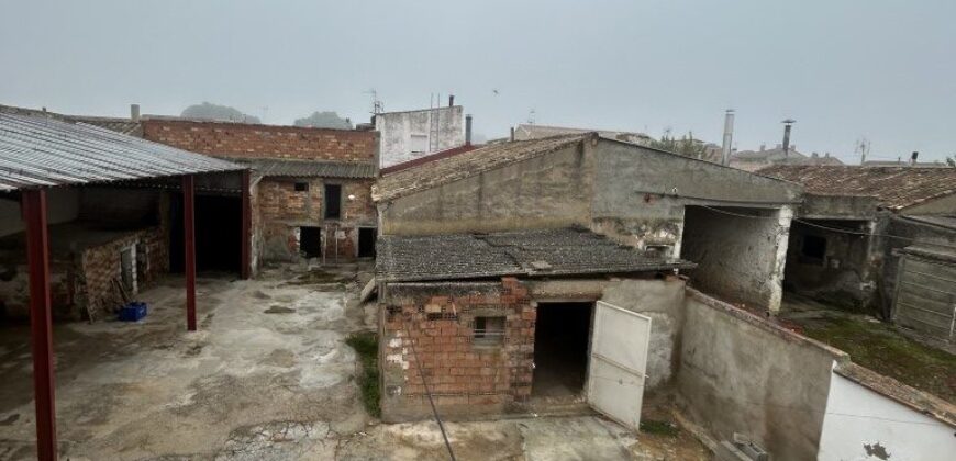 FRULA. CASA CON CORRAL EN VENTA