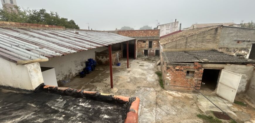 FRULA. CASA CON CORRAL EN VENTA