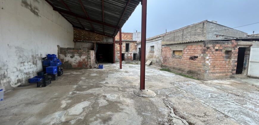 FRULA. CASA CON CORRAL EN VENTA