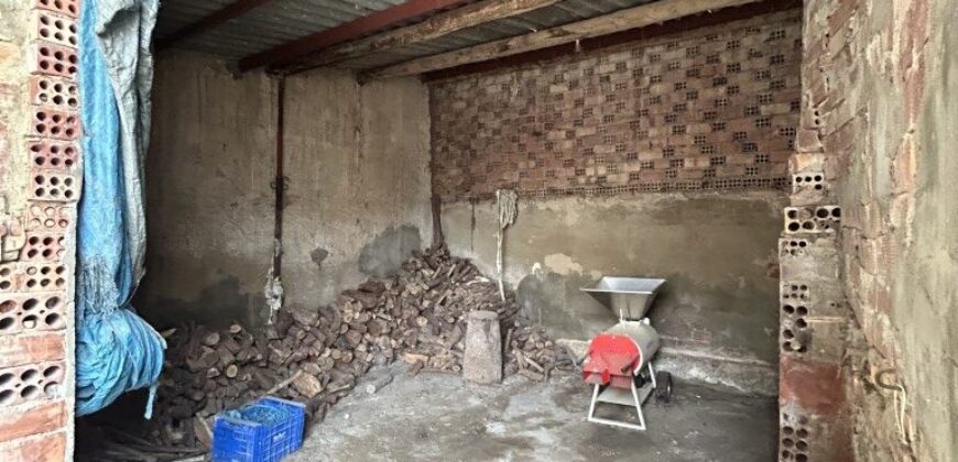FRULA. CASA CON CORRAL EN VENTA