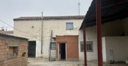 FRULA. CASA CON CORRAL EN VENTA